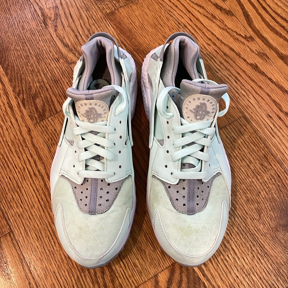 Women’s Nike Air Huarache Run Igloo Sneakers. Size 10. Excellent/Like New. - Picture 4 of 14